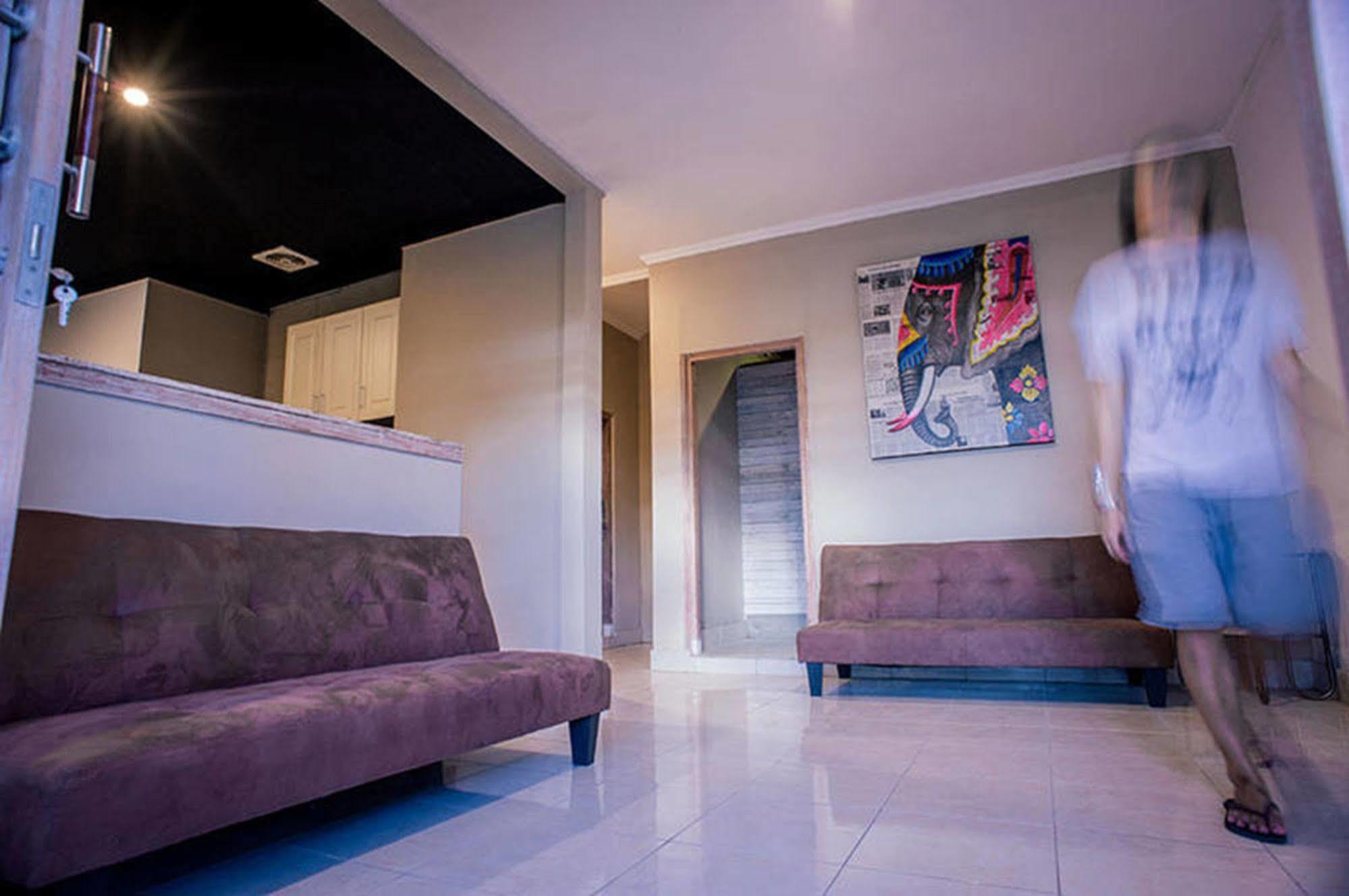 Bedplus Backpacker Kuta Legian Exterior foto