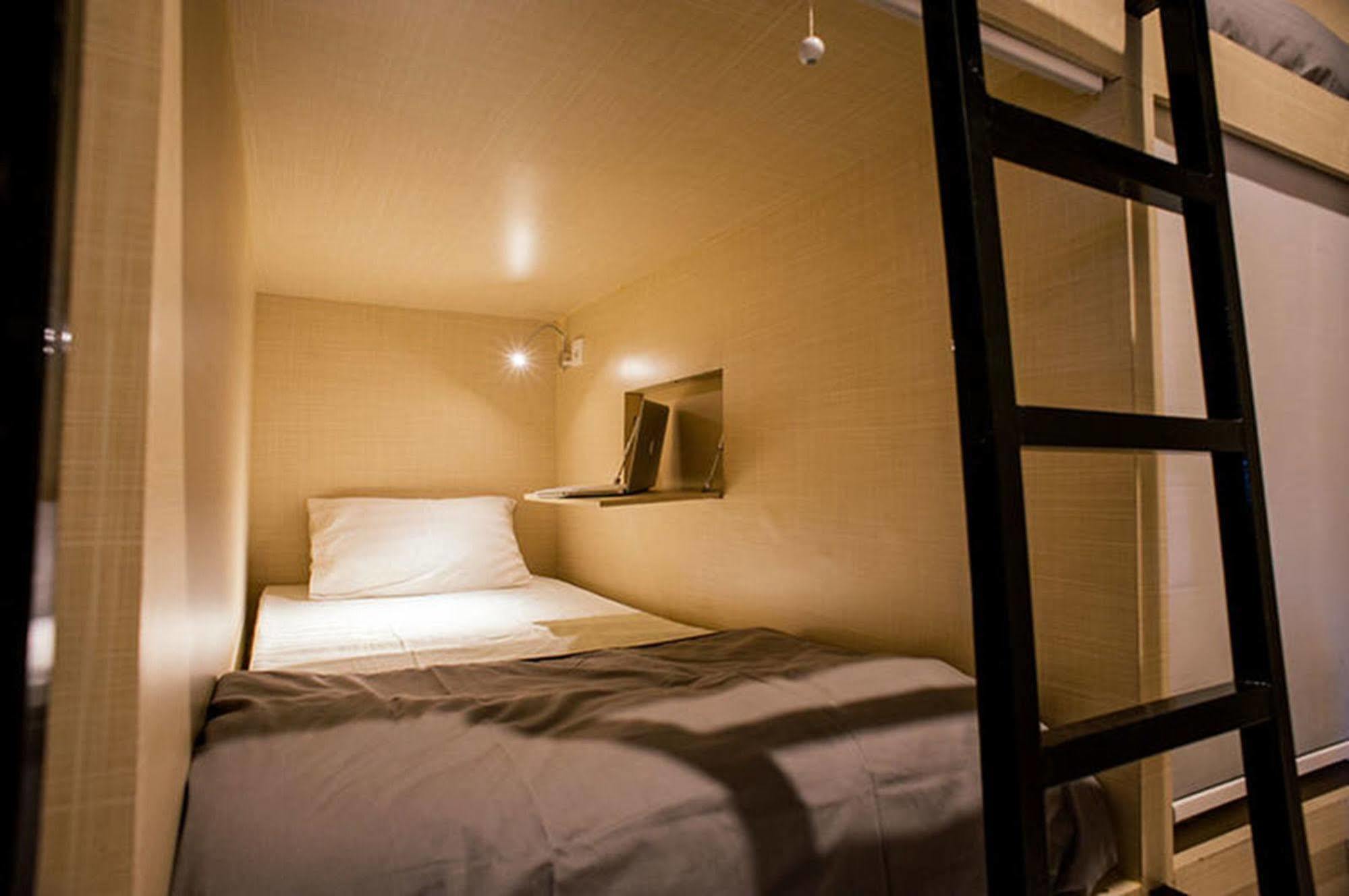 Bedplus Backpacker Kuta Legian Exterior foto