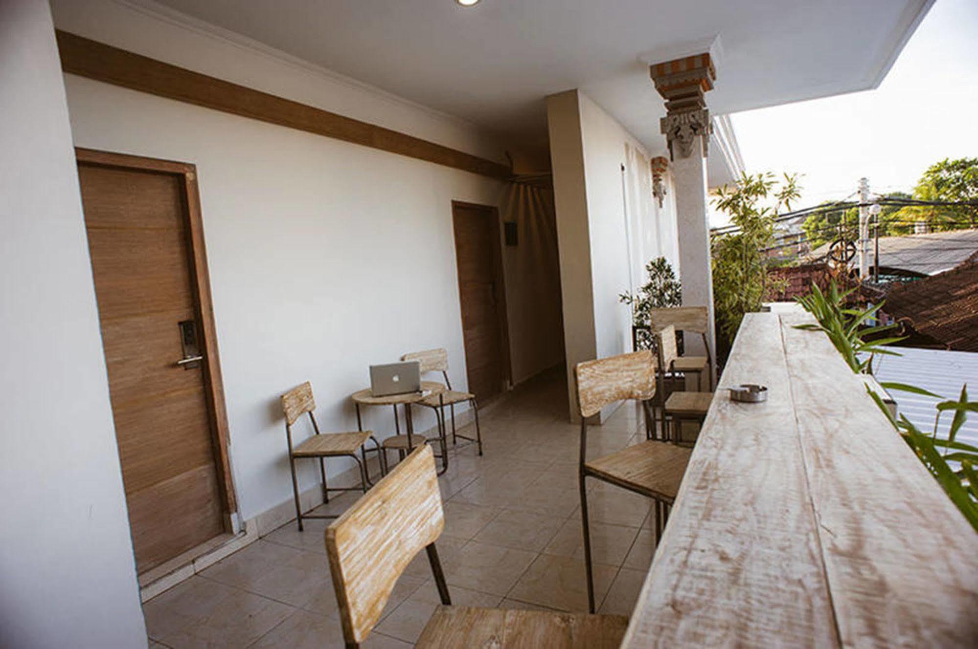 Bedplus Backpacker Kuta Legian Exterior foto