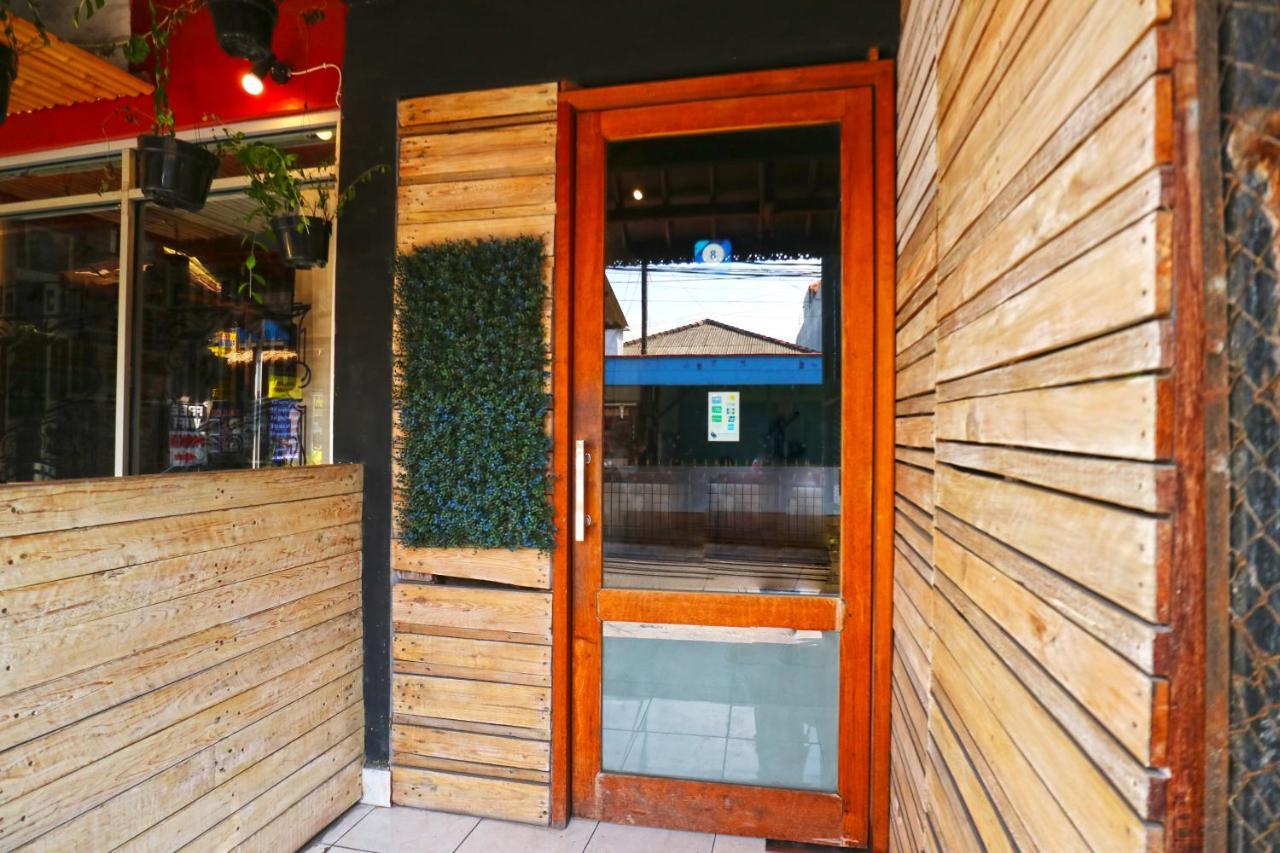 Bedplus Backpacker Kuta Legian Exterior foto